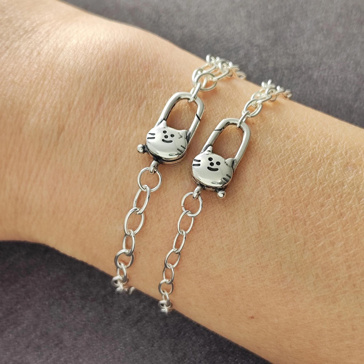 Sterling Silver Cute Cat Push in Spring Clasp Oval Chain Bracelet Lobster Lock Clasp Paperclip Clasp Bracelet Gift for Her 20 cm long