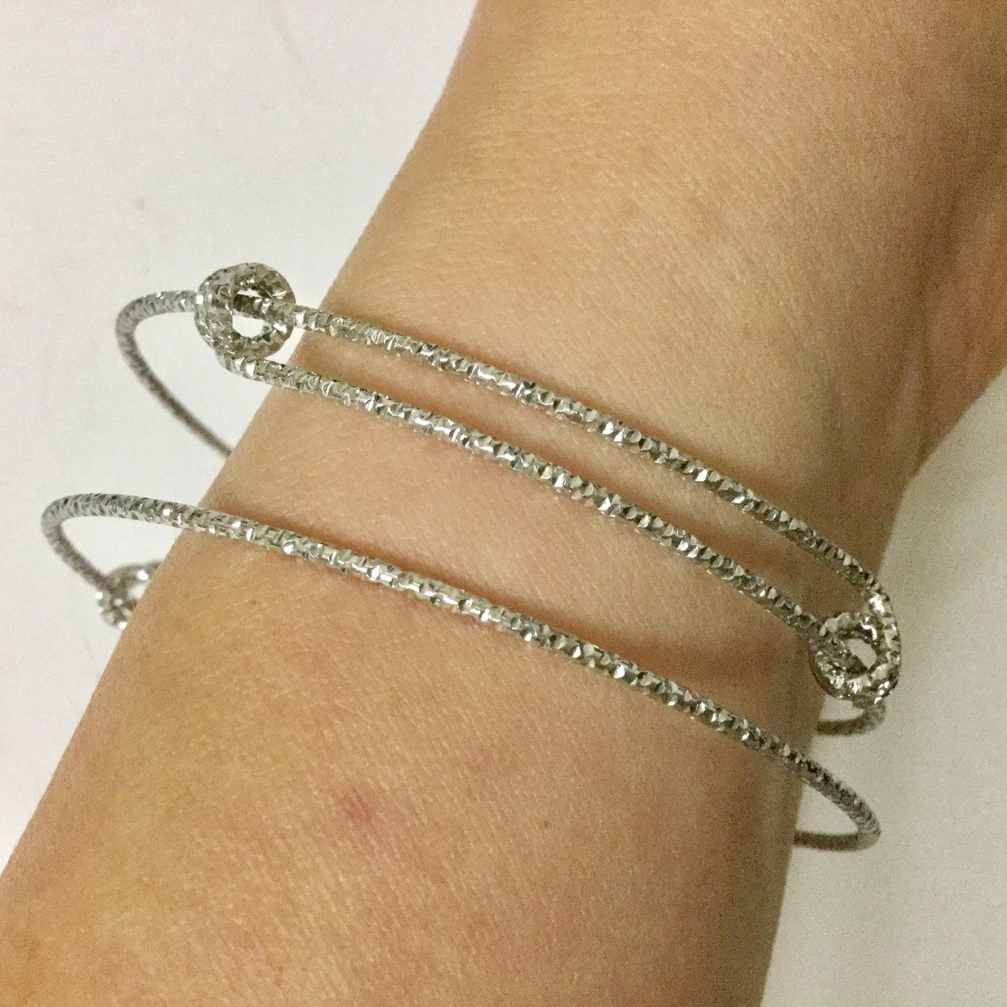 Bulk Lot 50 pcs Stainless Steel Engraved Glitter Mark Adjustable Wire Bangle Bracelet 3 Loops Wrap Silver Tone