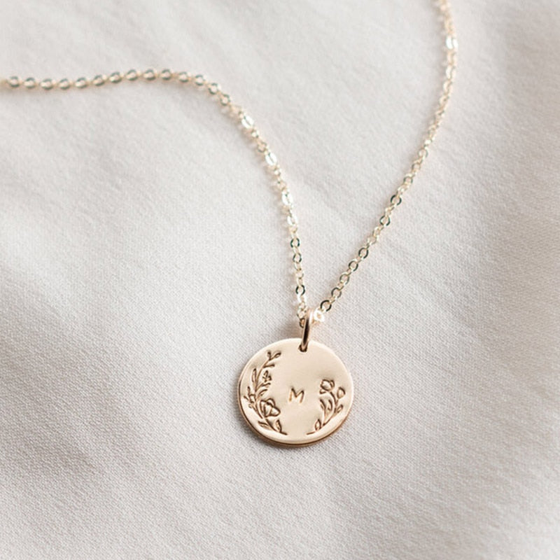 Dainty Wild Flower Disc Initial Necklace Floral Letter Alphabet Necklace Gift for Daughters Mothers Bridesmaid Women 15mm